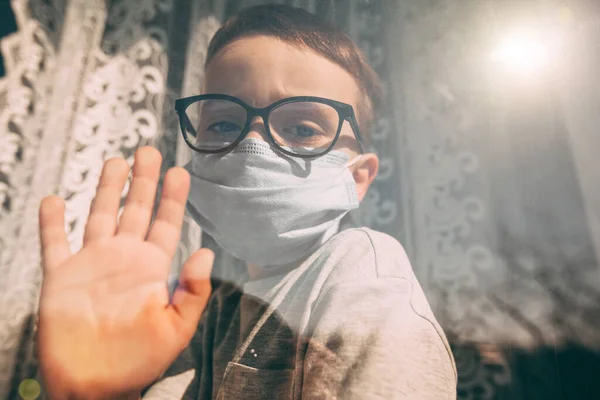 Ett Barn Karantän Grund Ett Virus Sitter Hemma Mask Och — Stockfoto