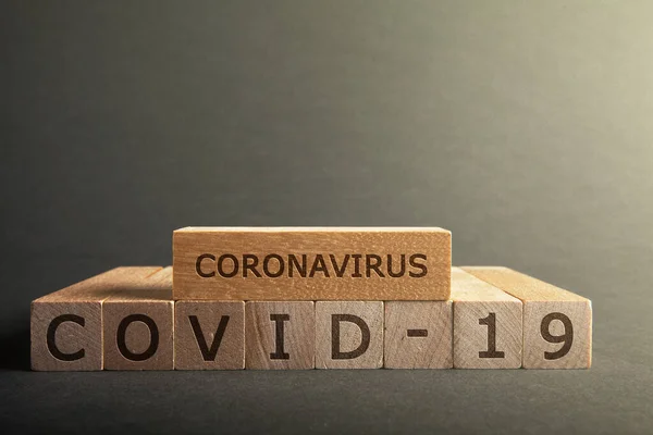 Napis Coronavirus Covid Drewnianym Bloku — Zdjęcie stockowe