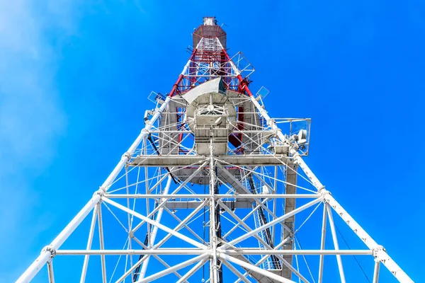 Trådlös kommunikation torn — Stockfoto