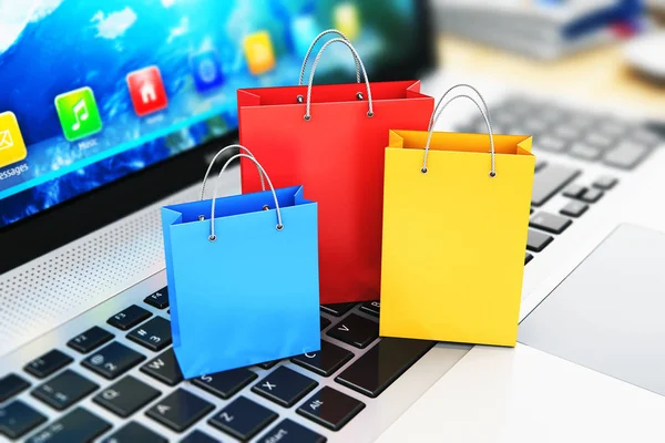 Grupo de bolsas de compras de papel de color en el teclado portátil —  Fotos de Stock