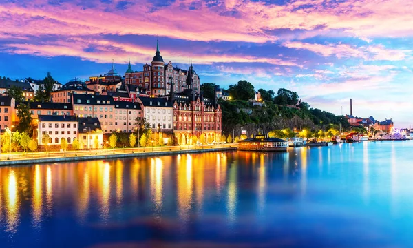 Paisaje nocturno del casco antiguo de Estocolmo, Suecia — Foto de Stock