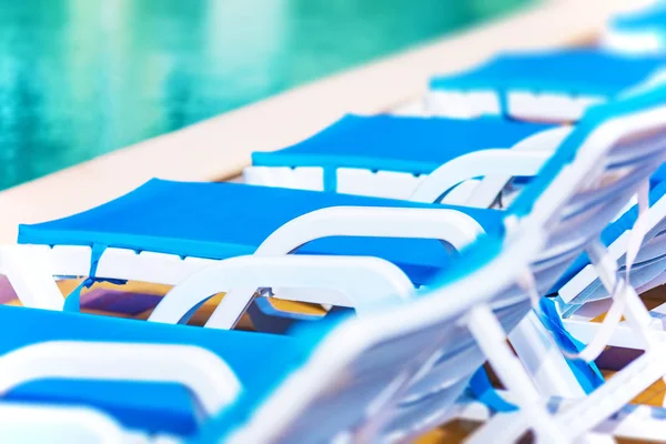 Row of beach chairs and swimming pool — Stock Photo, Image