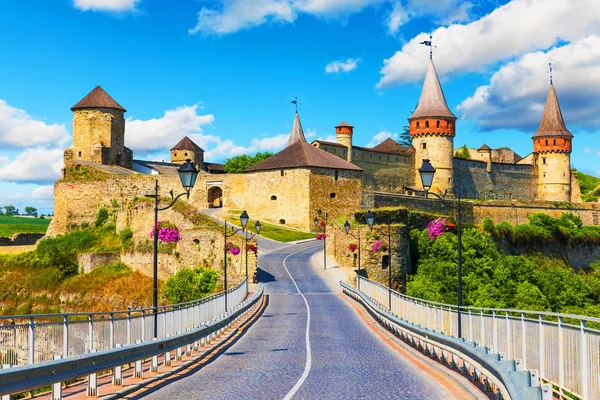 Antigua fortaleza en Kamianets-Podilskyi, Ucrania — Foto de Stock