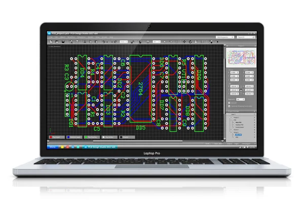 Laptop con software di sviluppo PCB — Foto Stock