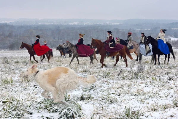 Representación de la caza tradicional con perros lobo rusos — Foto de Stock