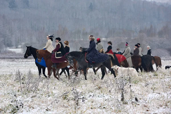 Wederopbouw van de traditionele jacht met Russische wolfshond — Stockfoto