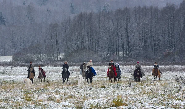 Wederopbouw van de traditionele jacht met Russische wolfshond — Stockfoto