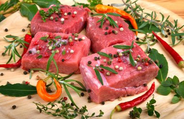 Taze çiğ sığır eti yakın çekim