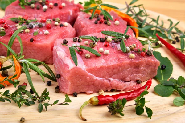 Rohes Rindfleisch aus nächster Nähe — Stockfoto