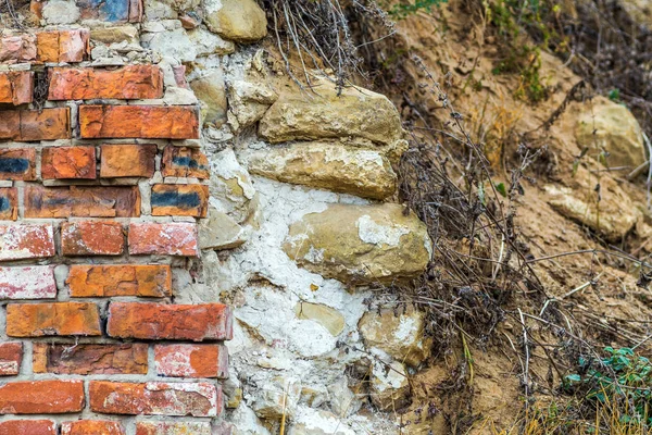 Remains of a brick wall — Stock Photo, Image