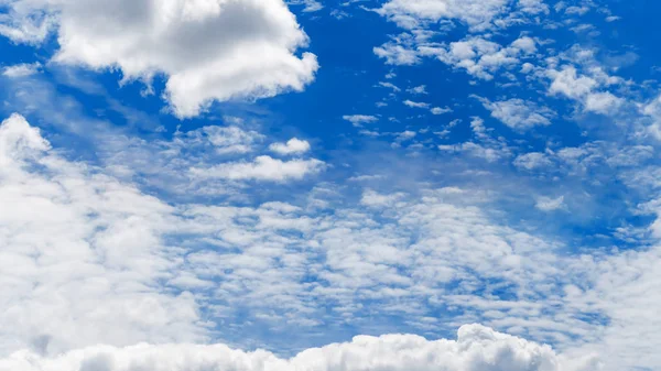 Beauty cloudy sky — Stockfoto