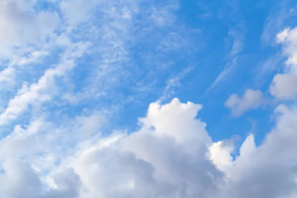 Cielo brillante fondo — Foto de Stock