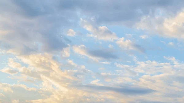 밝은 하늘 배경 — 스톡 사진