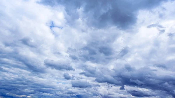 Cielo sombrío nublado — Foto de Stock