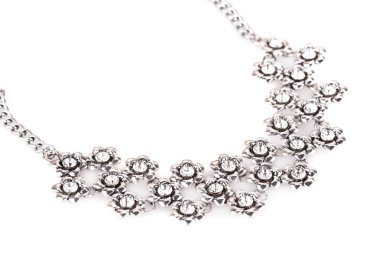 kolye üzerinde beyaz