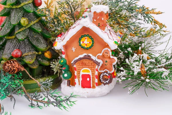 Weihnachtsdekoration mit Haus — Stockfoto