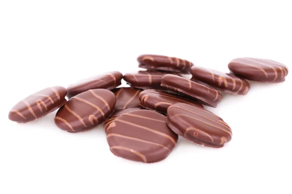 Choklad cookies på vit — Stockfoto