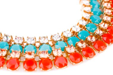 kolye üzerinde beyaz