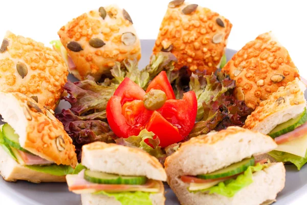 Sandwiches en plato — Foto de Stock