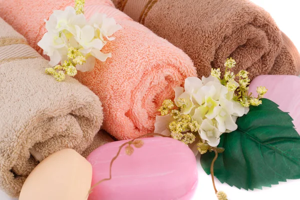 タオル、石鹸、花 — ストック写真