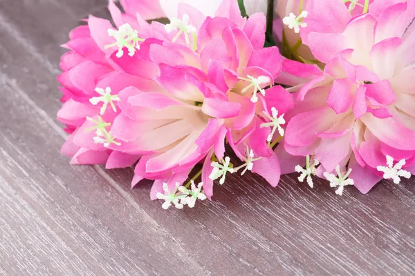 Flores sobre madera — Foto de Stock