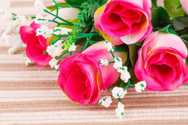 Rosas de tela rosa — Foto de Stock