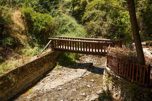 Vecchio ponte di legno — Foto Stock