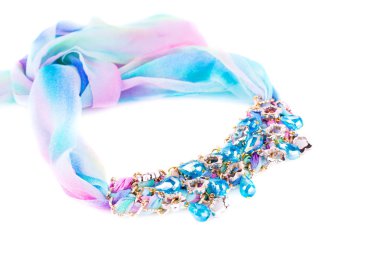 kolye üzerinde beyaz