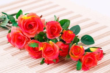 Kumaş üzerine gül