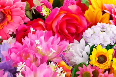 renkli kumaş çiçekler