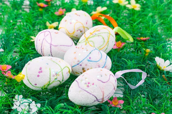 Пасхальные разноцветные яйца — стоковое фото