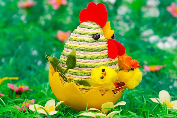 Decorazione pasquale con gallina — Foto Stock