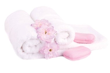 Havlu, sabun ve çiçekler
