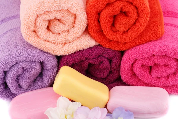 Towels, flowers and soaps — Stock Photo, Image
