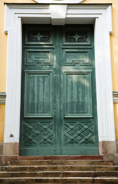 Gammal dörr i Stockholm — Stockfoto