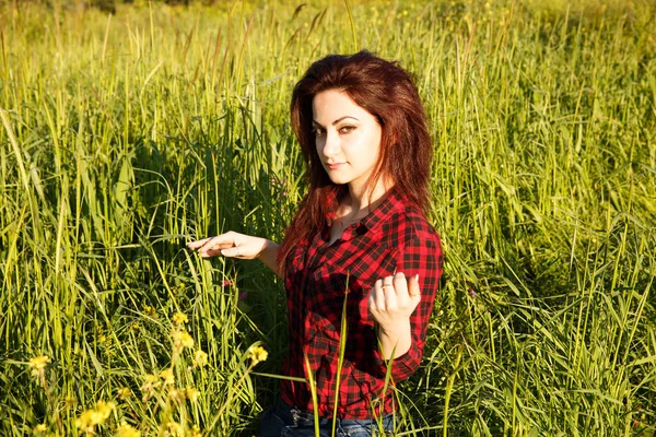 Young Pretty Woman Green Field — Stock Photo, Image