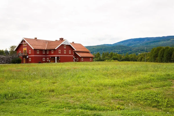 Groot huis in Noorwegen — Stockfoto