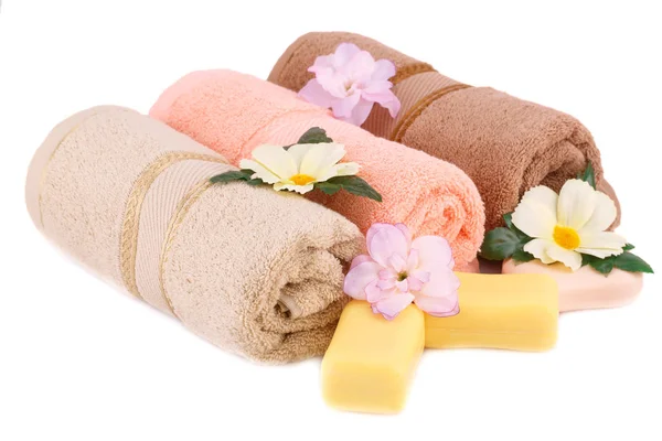 Towel, soaps and flowers — Stock Photo, Image