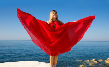 Kırmızılı kadın