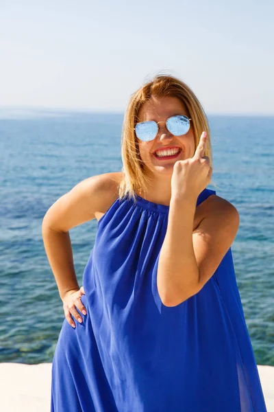 Mulher de azul — Fotografia de Stock