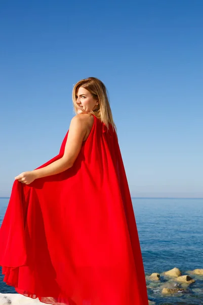 Mujer en rojo — Foto de Stock