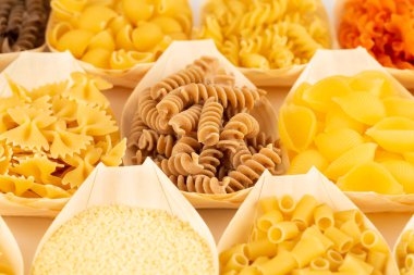 Çeşitli türde makarna.