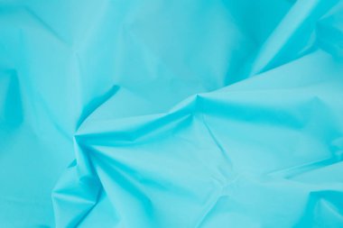 Mavi tek kullanımlık plastik masa örtüsü.