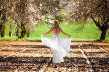 romantik sarışın kadın