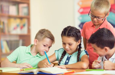 Grup okul çocuklarında klassroom okulda öğrenme