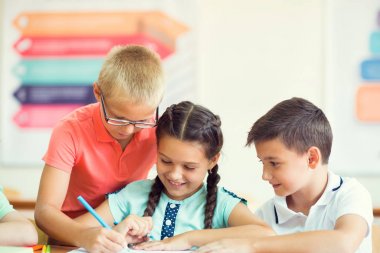 Grup okul çocuklarında klassroom okulda öğrenme