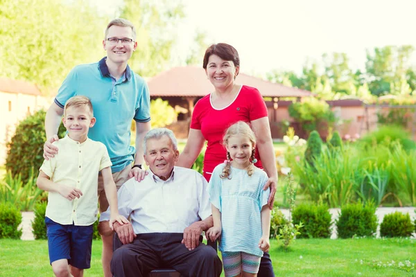 Portrait of big happy family with old grandfather, his daughter — Stock Photo, Image