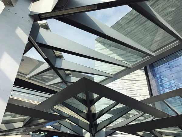 Modern bina çelik ve cam