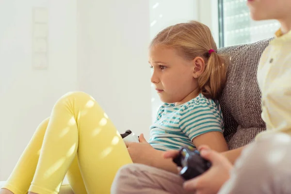 Two happy children playing video games at home — Stock Photo, Image