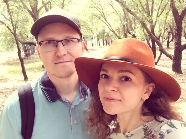 Selfie de una feliz pareja joven en viaje a Australia — Foto de Stock